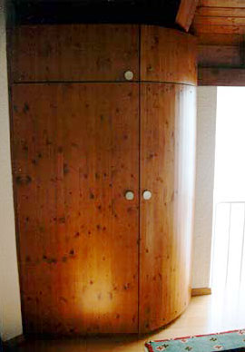 Doppeltüriger Schrank